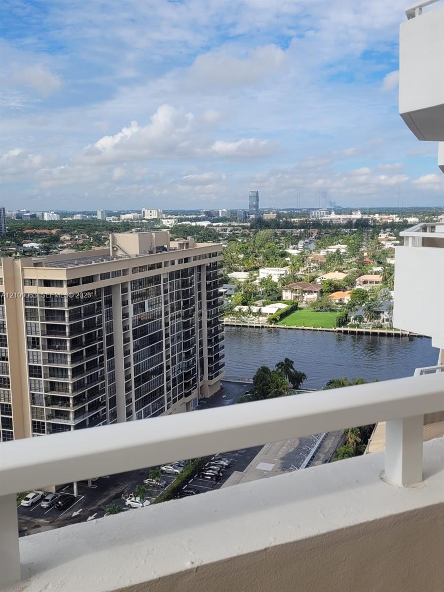 See details 19N 1 / 2 870 sq. ft. $ 2026-10-03 0 Photo