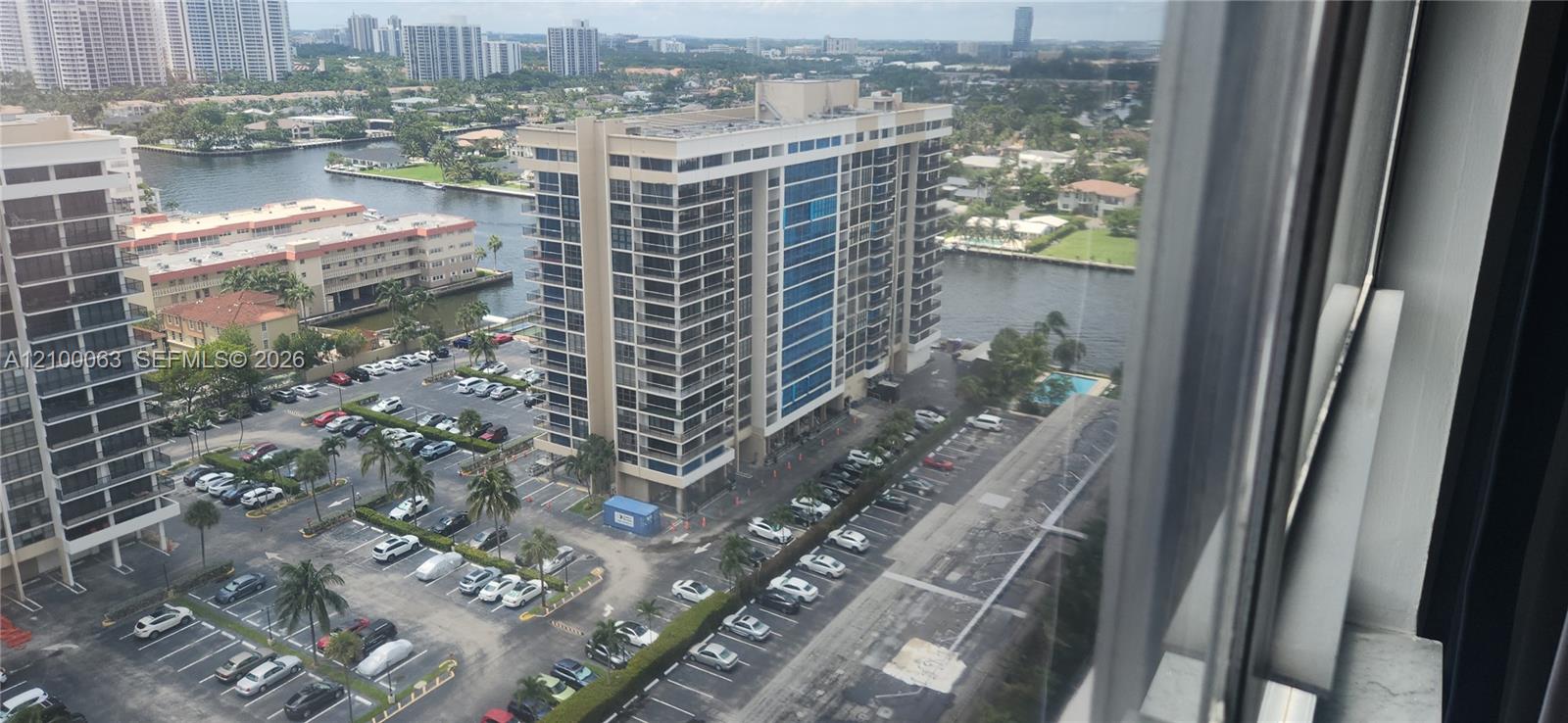 See details 19N 1 / 2 870 sq. ft. $ 2026-10-03 0 Photo