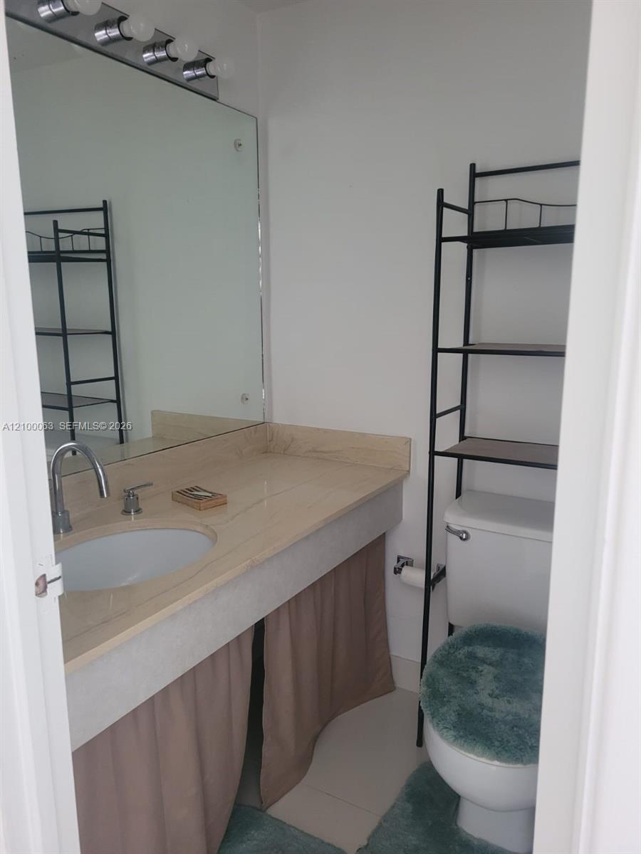 See details 19N 1 / 2 870 sq. ft. $ 2026-10-03 0 Photo