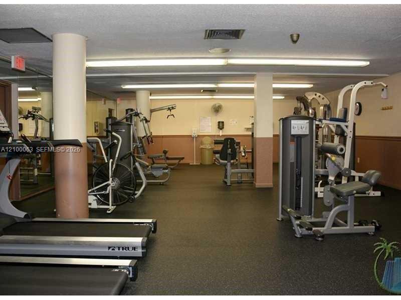 See details 19N 1 / 2 870 sq. ft. $ 2026-10-03 0 Photo