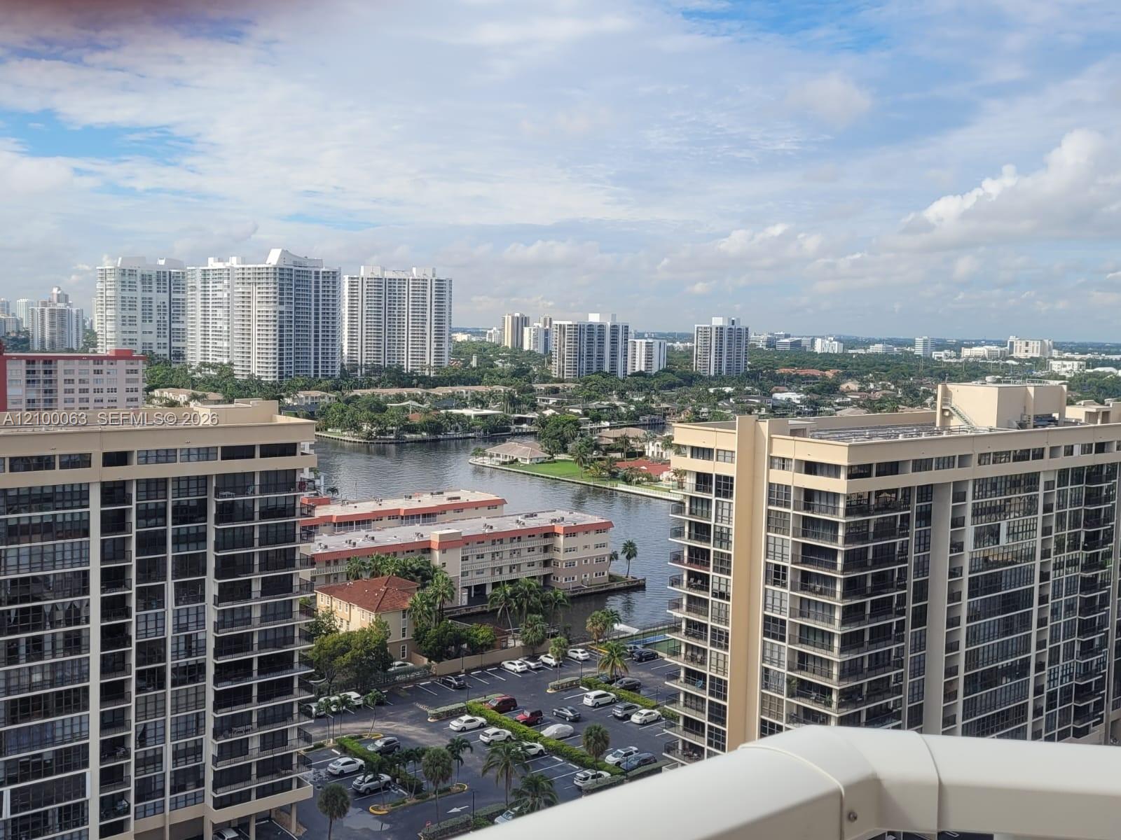 See details 19N 1 / 2 870 sq. ft. $ 2026-10-03 0 Photo