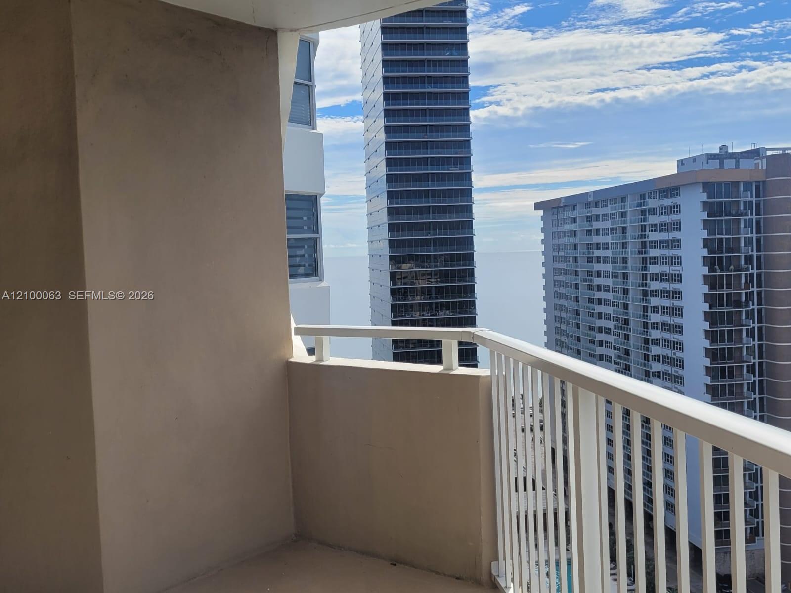 See details 19N 1 / 2 870 sq. ft. $ 2026-10-03 0 Photo
