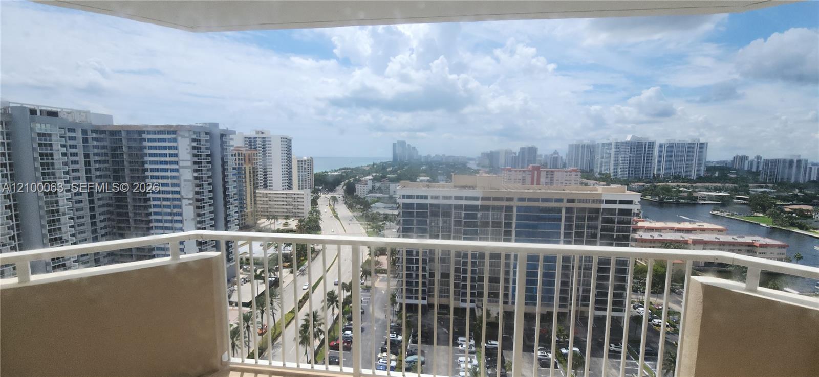 See details 19N 1 / 2 870 sq. ft. $ 2026-10-03 0 Photo