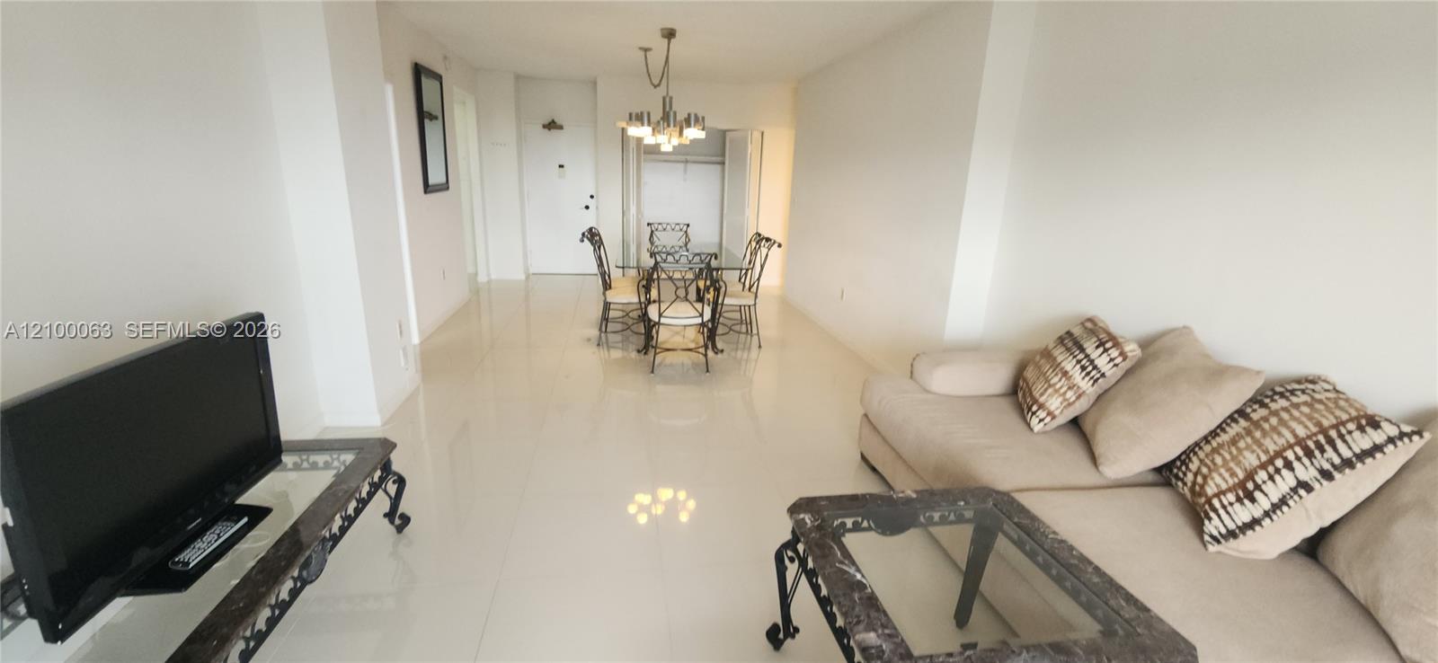 See details 19N 1 / 2 870 sq. ft. $ 2026-10-03 0 Photo