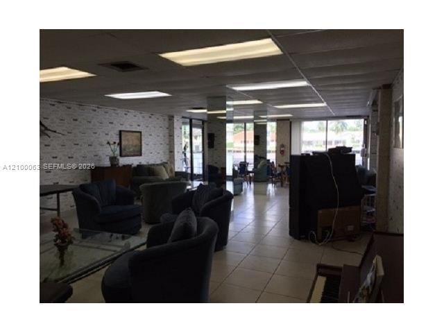 See details 19N 1 / 2 870 sq. ft. $ 2026-10-03 0 Photo