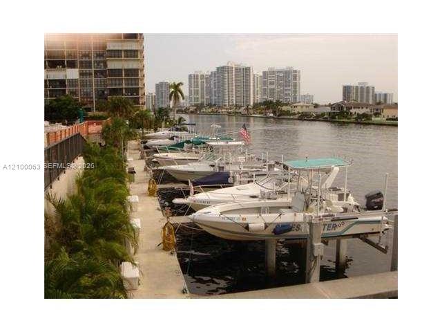 See details 19N 1 / 2 870 sq. ft. $ 2026-10-03 0 Photo