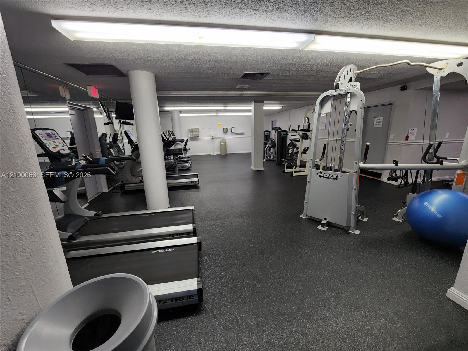 See details 19N 1 / 2 870 sq. ft. $ 2026-10-03 0 Photo