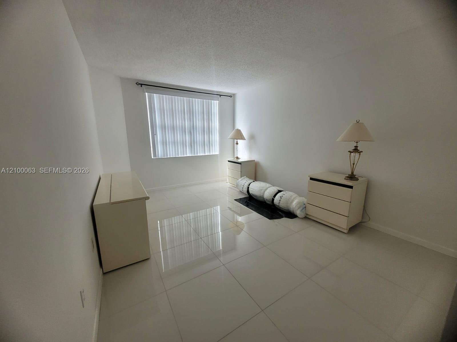 See details 19N 1 / 2 870 sq. ft. $ 2026-10-03 0 Photo