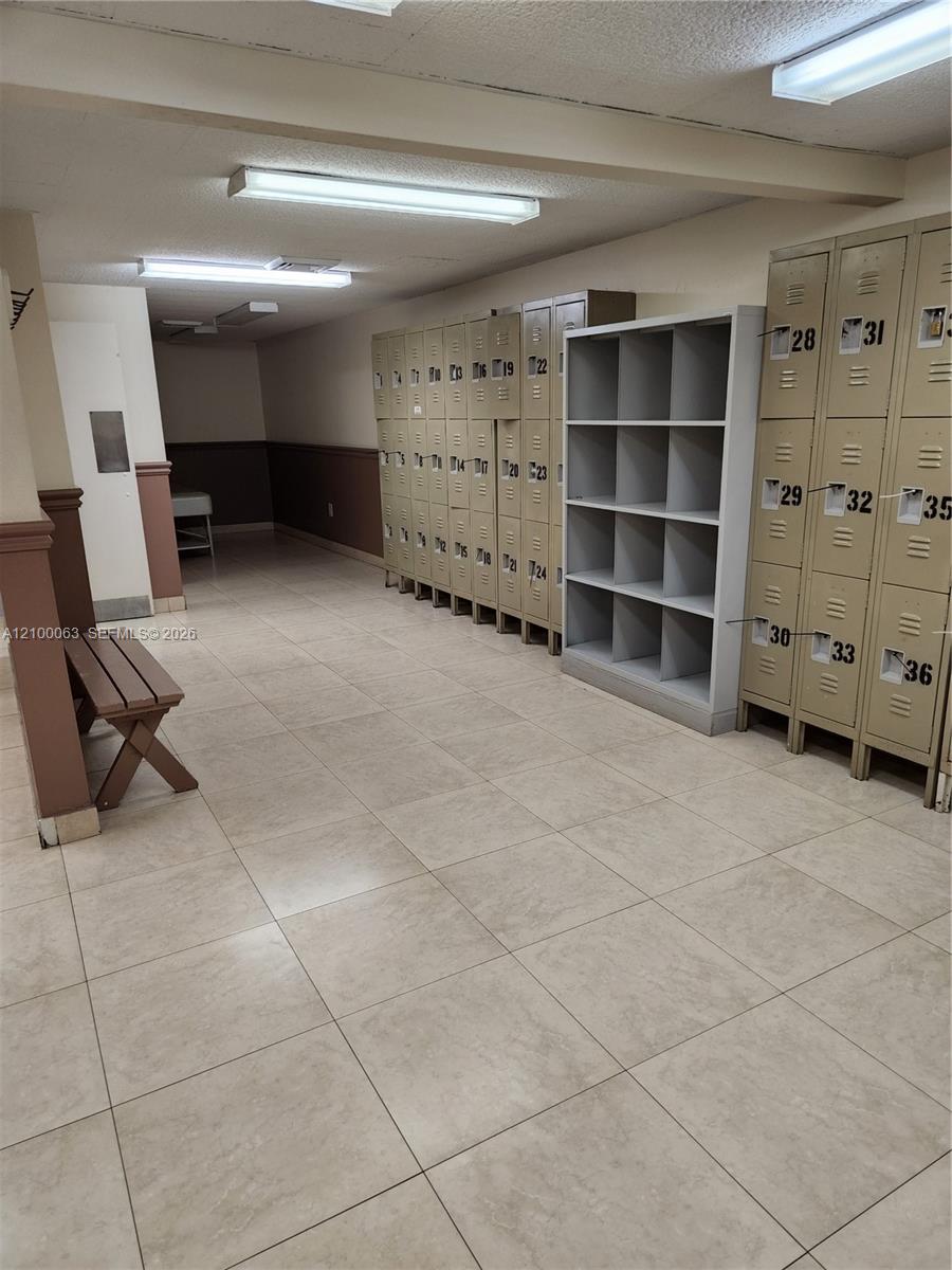See details 19N 1 / 2 870 sq. ft. $ 2026-10-03 0 Photo