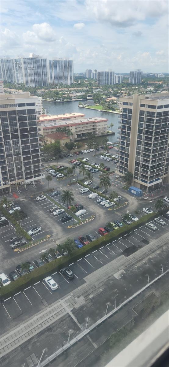 See details 19N 1 / 2 870 sq. ft. $ 2026-10-03 0 Photo