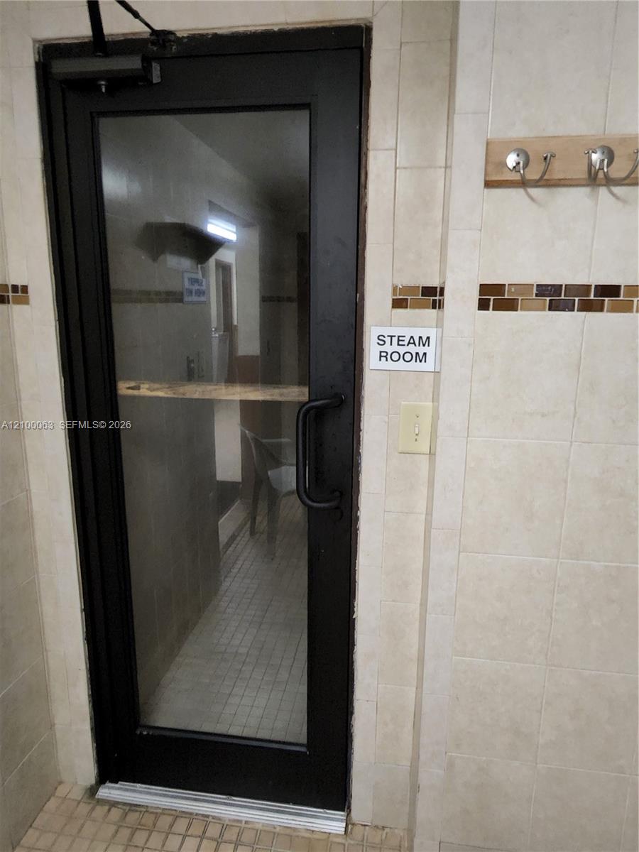 See details 19N 1 / 2 870 sq. ft. $ 2026-10-03 0 Photo