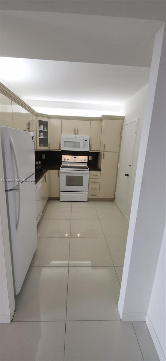 See details 19N 1 / 2 870 sq. ft. $ 2026-10-03 0 Photo