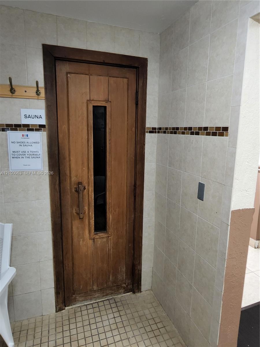 See details 19N 1 / 2 870 sq. ft. $ 2026-10-03 0 Photo