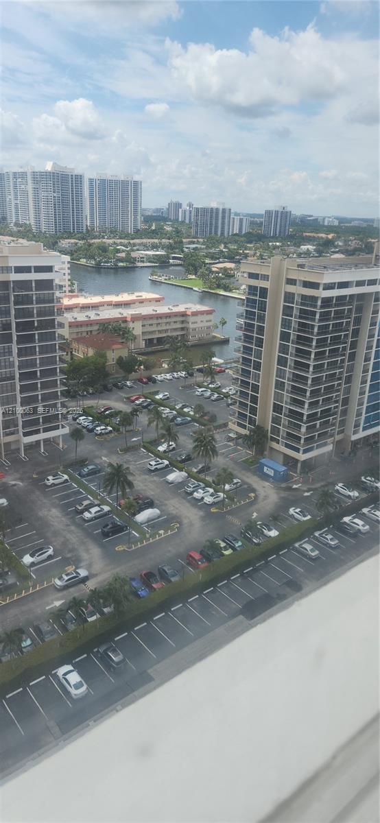 See details 19N 1 / 2 870 sq. ft. $ 2026-10-03 0 Photo