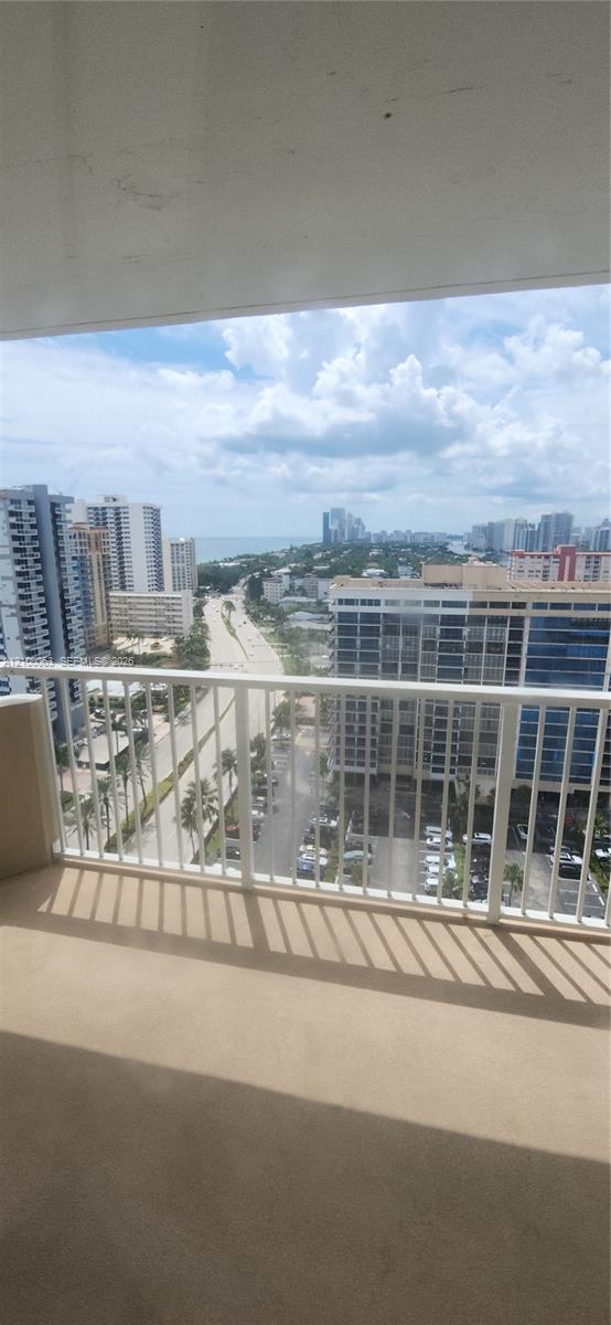 See details 19N 1 / 2 870 sq. ft. $ 2026-10-03 0 Photo