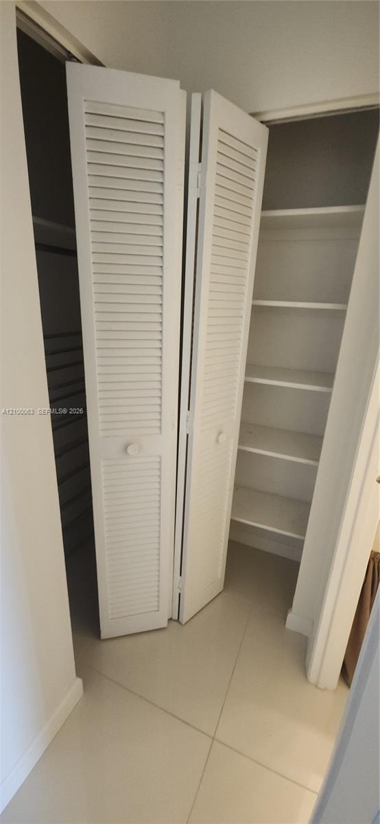 See details 19N 1 / 2 870 sq. ft. $ 2026-10-03 0 Photo