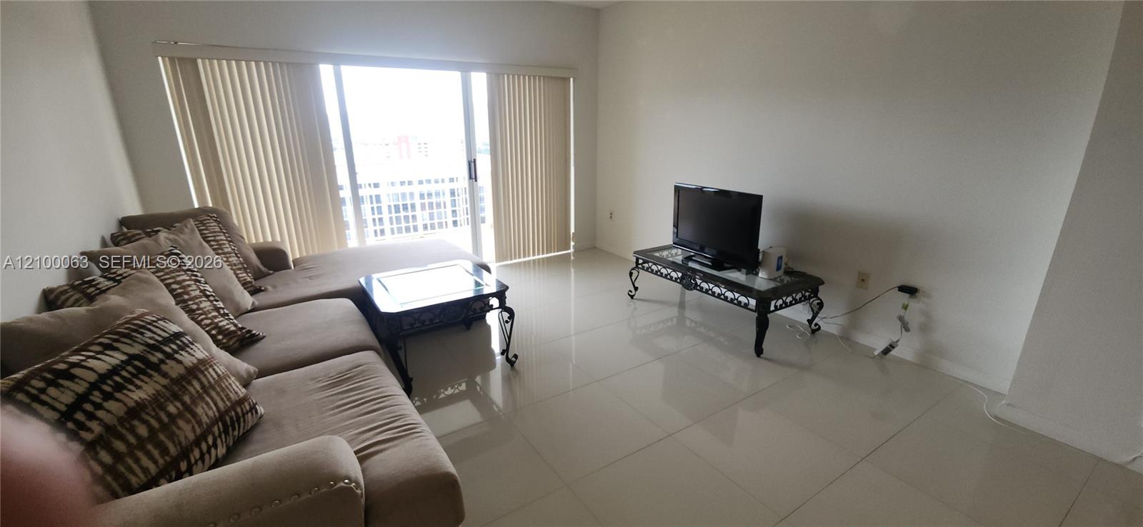 See details 19N 1 / 2 870 sq. ft. $ 2026-10-03 0 Photo