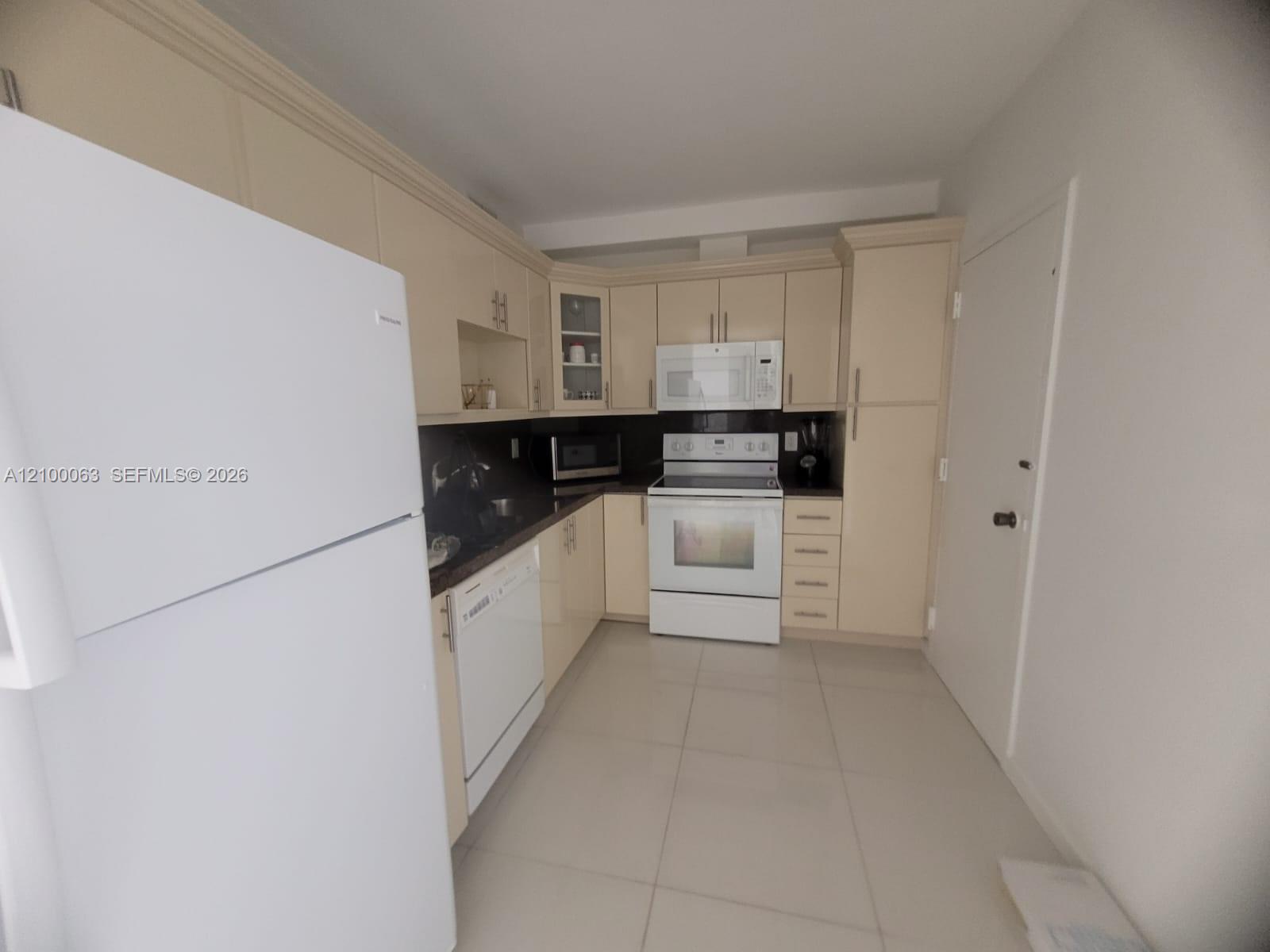 See details 19N 1 / 2 870 sq. ft. $ 2026-10-03 0 Photo