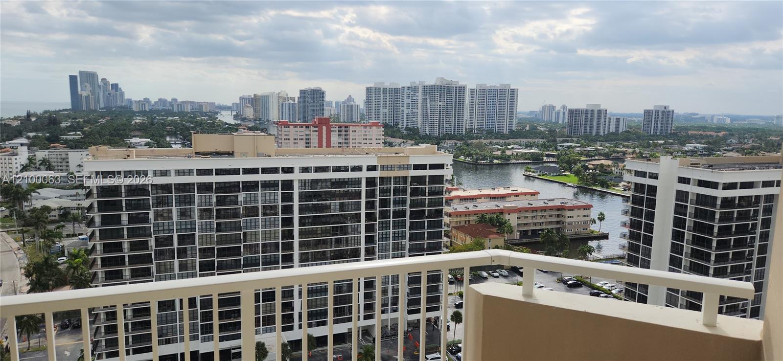 See details 19N 1 / 2 870 sq. ft. $ 2026-10-03 0 Photo