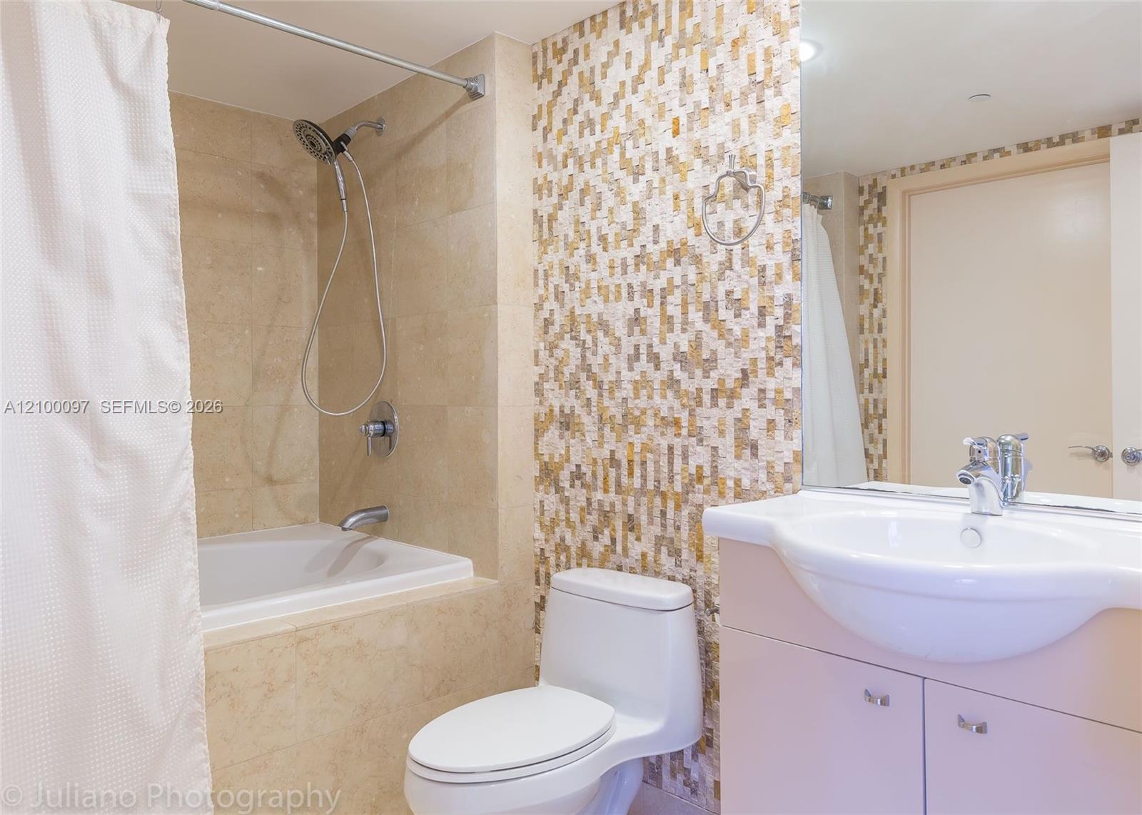 1107 1 / 1 871 sq. ft. $ 2026-10-03 0 foto