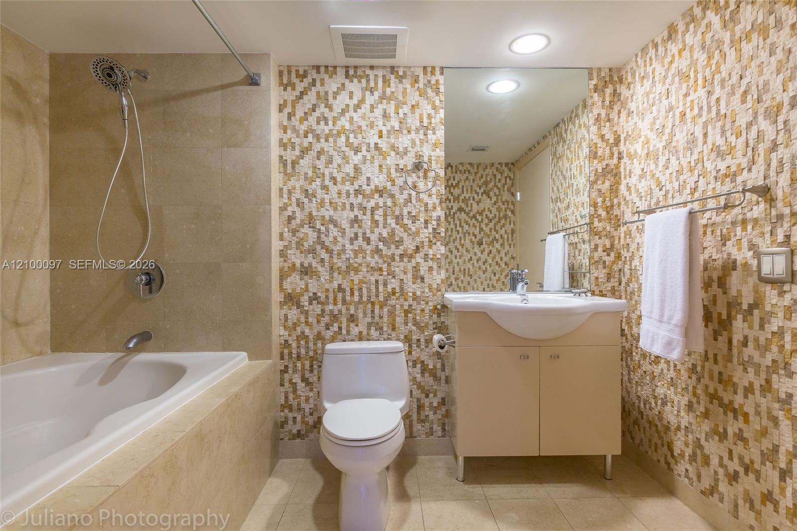 1107 1 / 1 871 sq. ft. $ 2026-10-03 0 foto