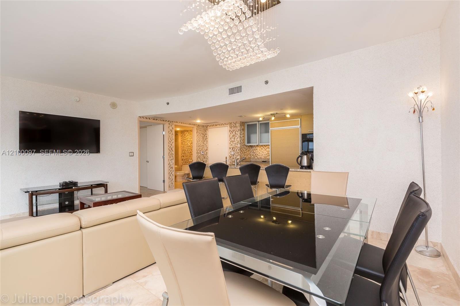 1107 1 / 1 871 sq. ft. $ 2026-10-03 0 foto