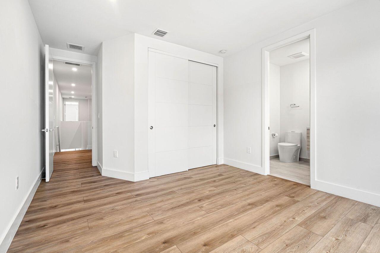   / 0 2321 sq. ft. $ 2026-10-04 0 foto