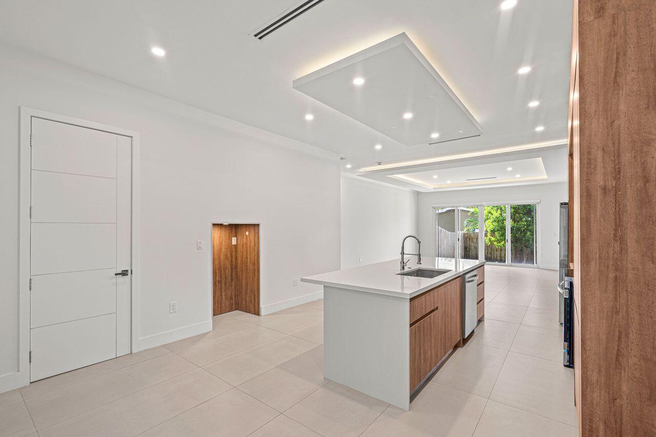   / 0 2321 sq. ft. $ 2026-10-04 0 foto