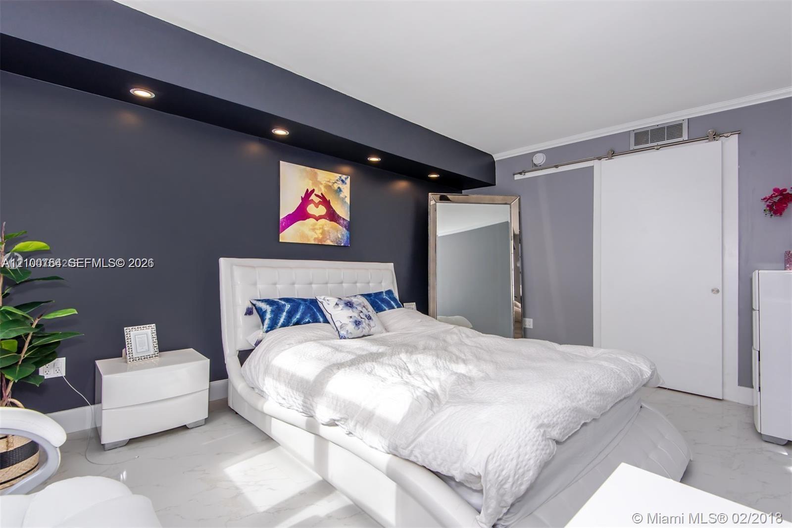 1102 1 / 2 762 sq. ft. $ 2026-10-03 0 Photo