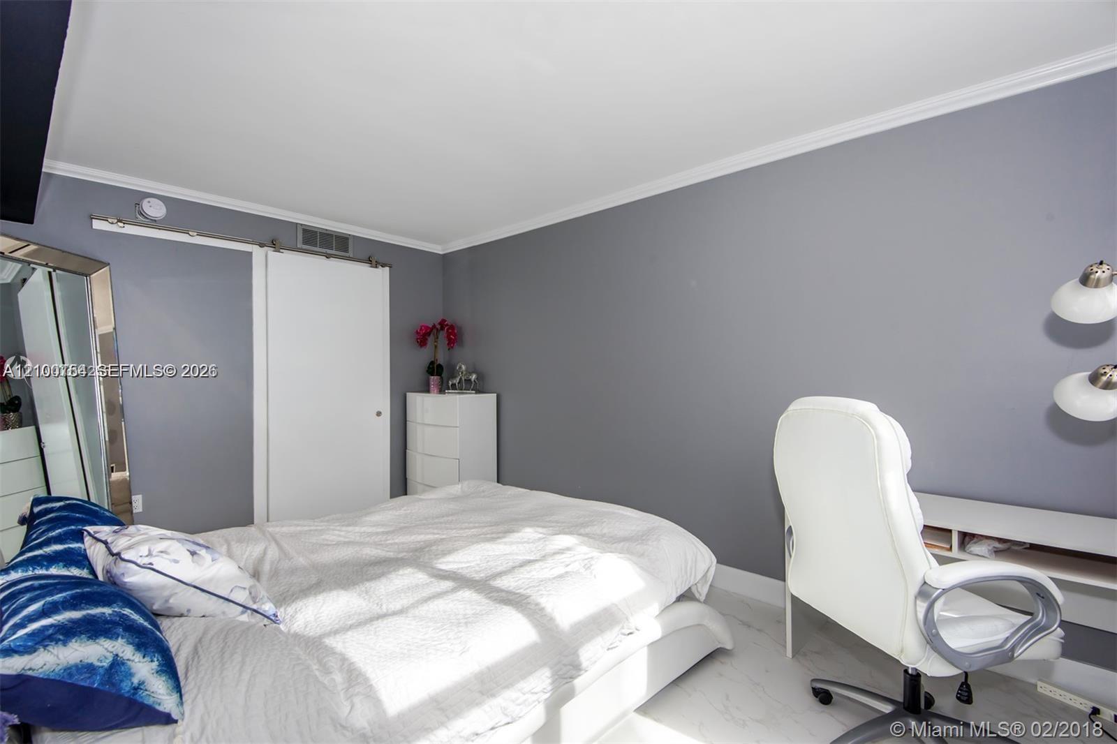 1102 1 / 2 762 sq. ft. $ 2026-10-03 0 Photo