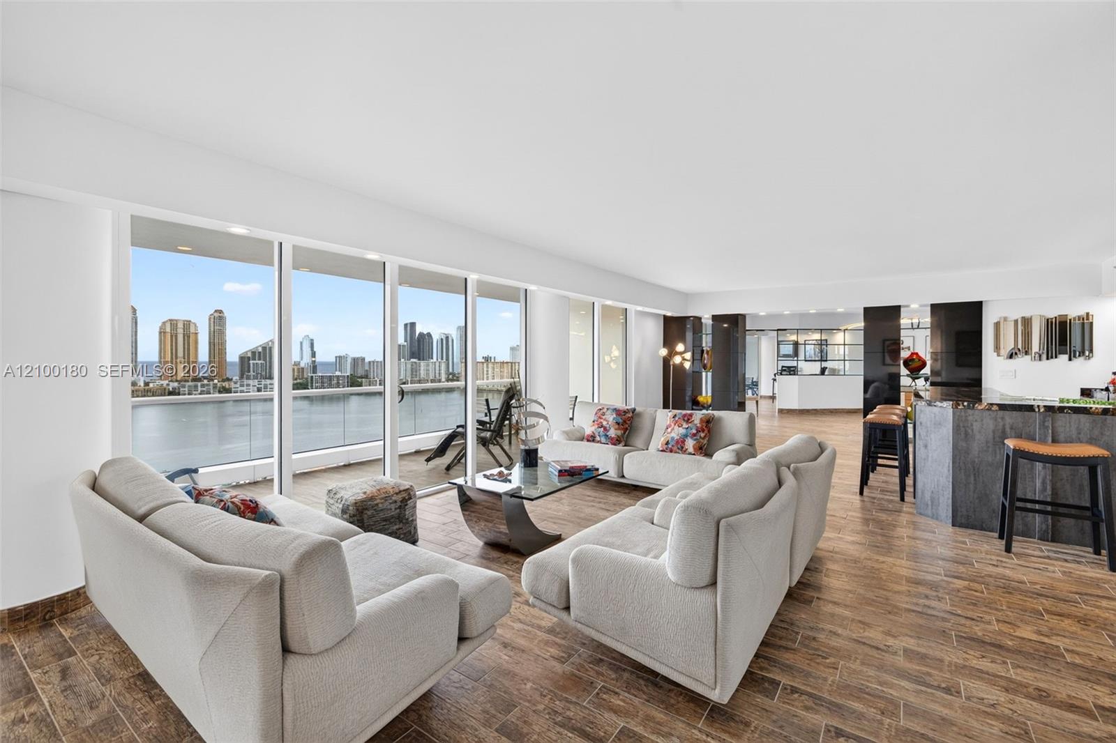 See details 2409-2410 4 / 4 4484 sq. ft. $ 2026-10-03 0 Photo