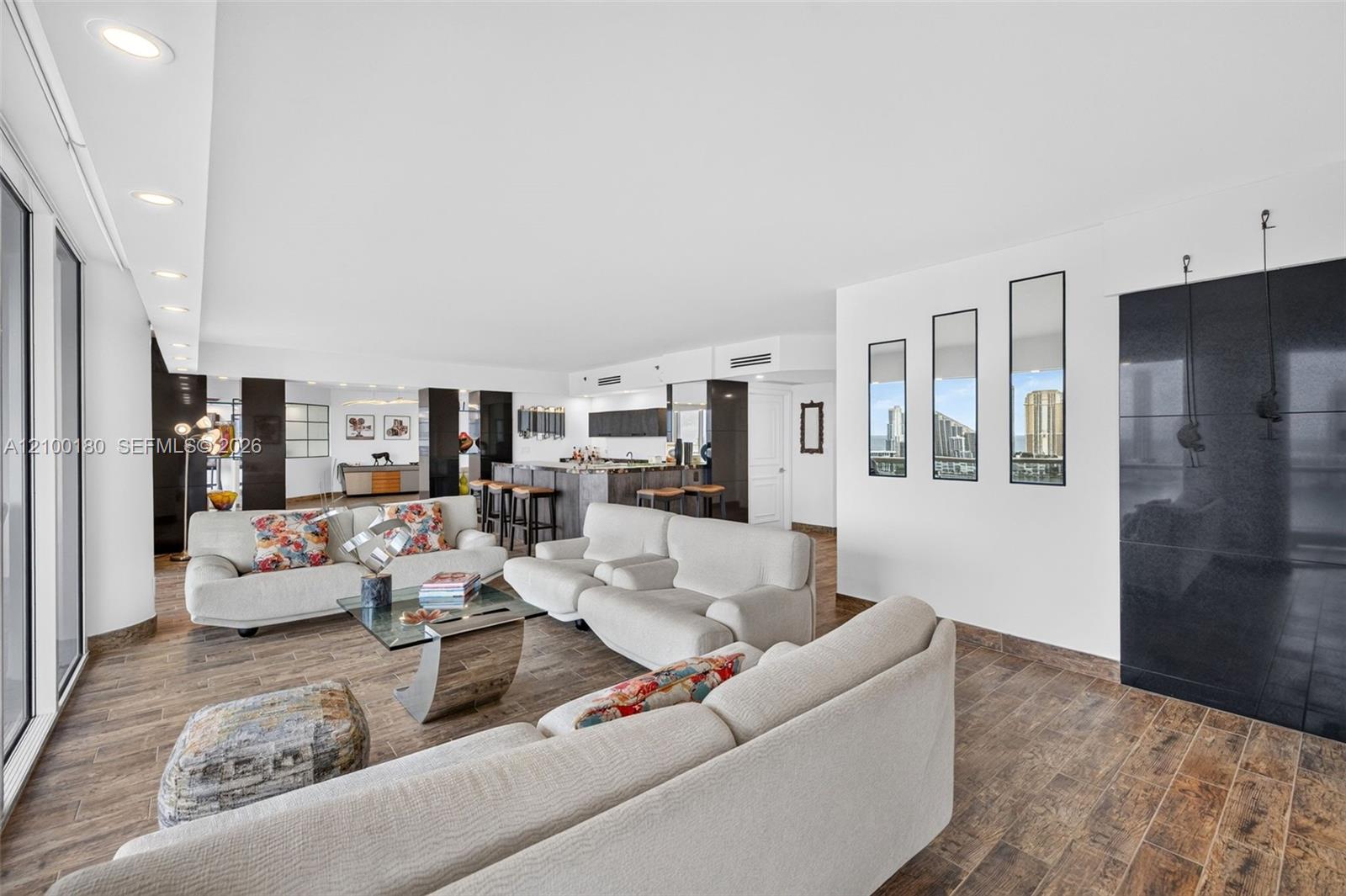 See details 2409-2410 4 / 4 4484 sq. ft. $ 2026-10-03 0 Photo