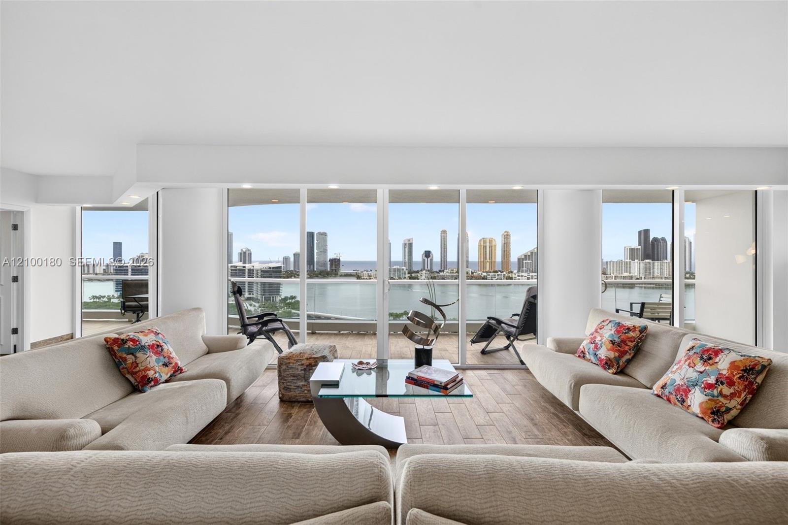 See details 2409-2410 4 / 4 4484 sq. ft. $ 2026-10-03 0 Photo