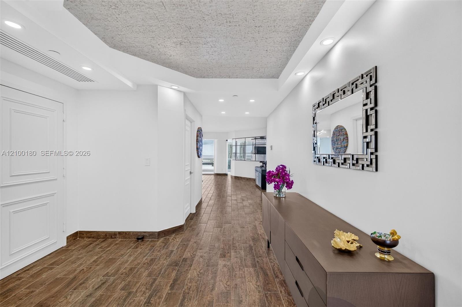 See details 2409-2410 4 / 4 4484 sq. ft. $ 2026-10-03 0 Photo