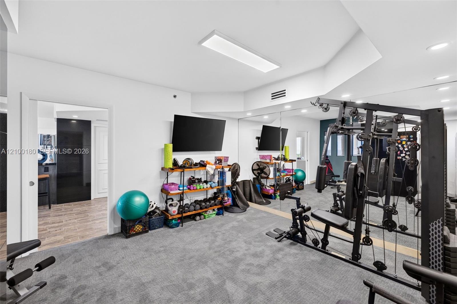 See details 2409-2410 4 / 4 4484 sq. ft. $ 2026-10-03 0 Photo