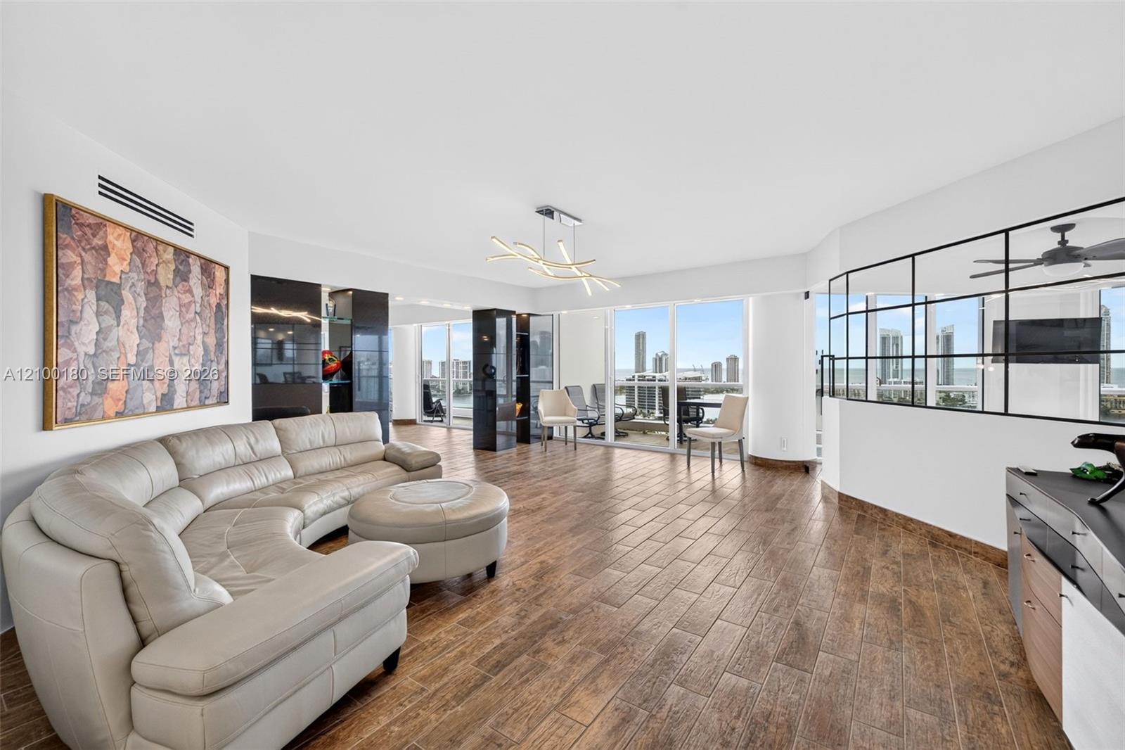 See details 2409-2410 4 / 4 4484 sq. ft. $ 2026-10-03 0 Photo
