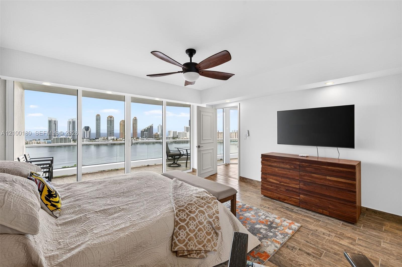 See details 2409-2410 4 / 4 4484 sq. ft. $ 2026-10-03 0 Photo