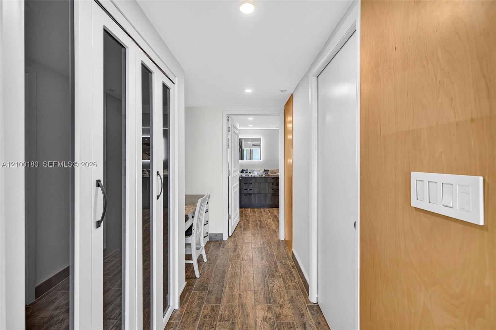 See details 2409-2410 4 / 4 4484 sq. ft. $ 2026-10-03 0 Photo