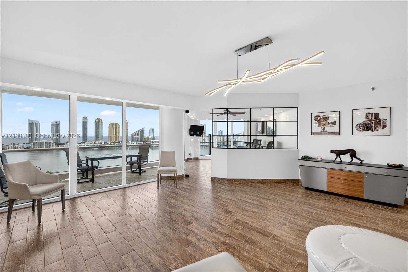 See details 2409-2410 4 / 4 4484 sq. ft. $ 2026-10-03 0 Photo