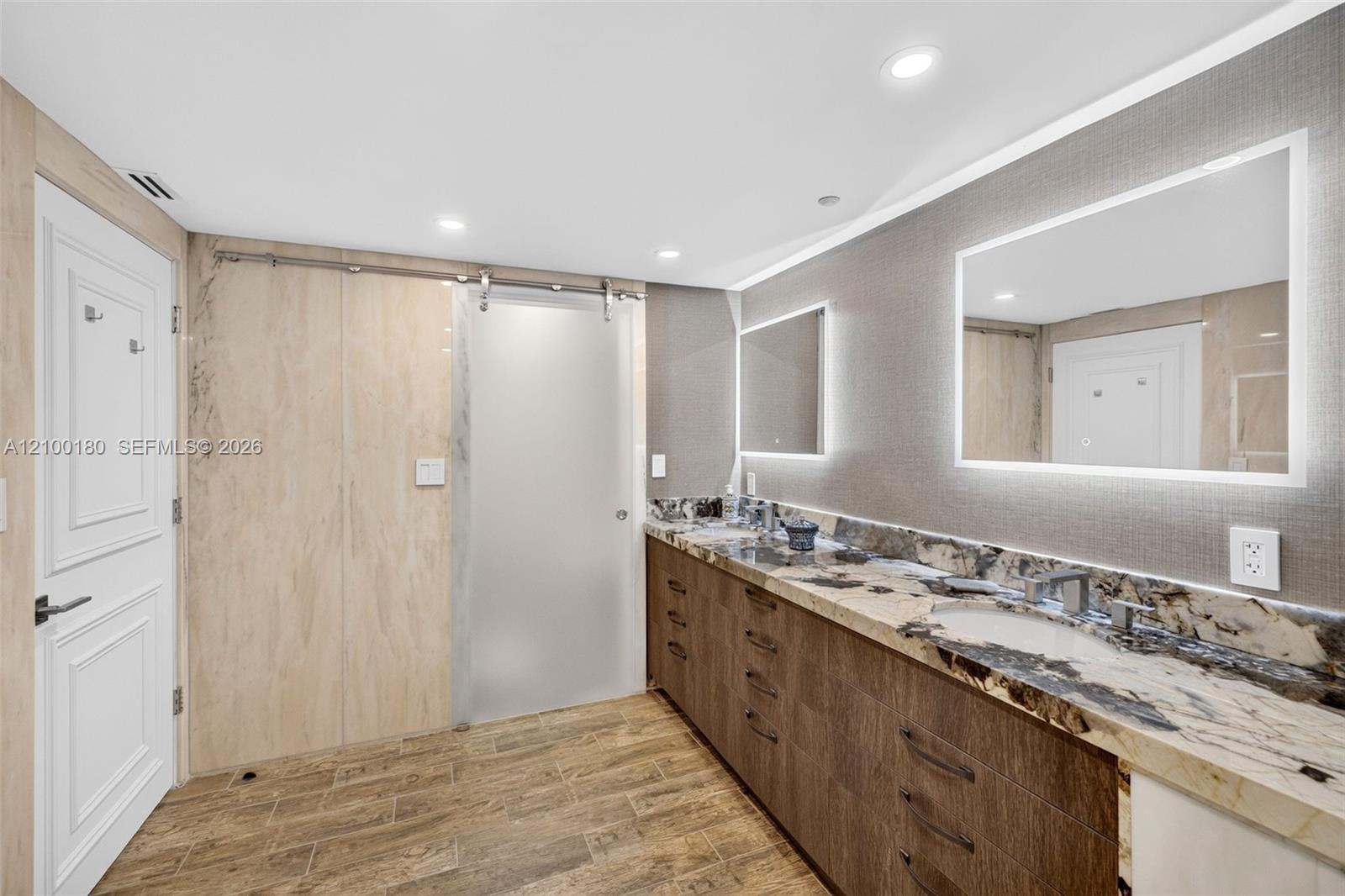 See details 2409-2410 4 / 4 4484 sq. ft. $ 2026-10-03 0 Photo