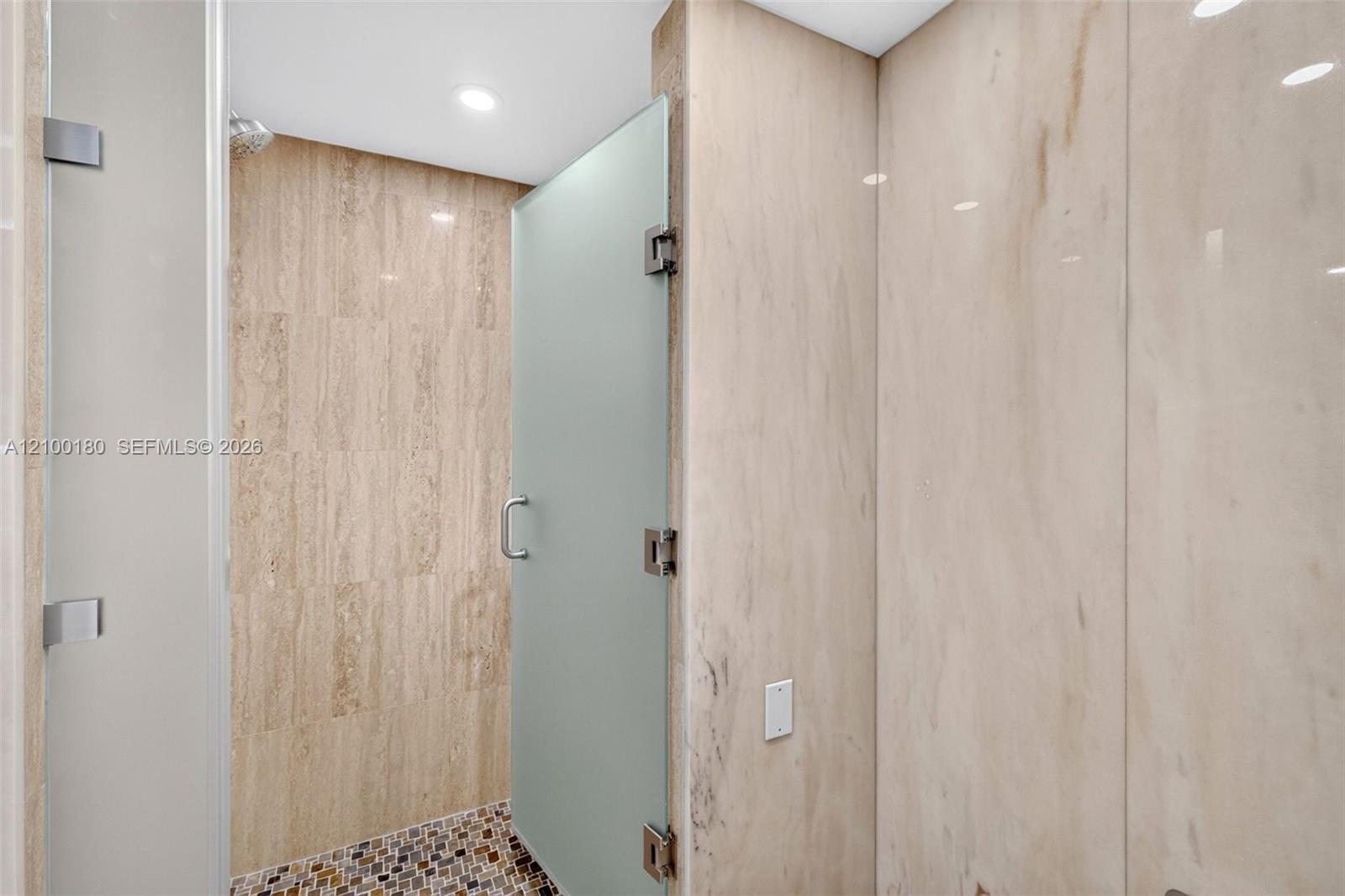 See details 2409-2410 4 / 4 4484 sq. ft. $ 2026-10-03 0 Photo