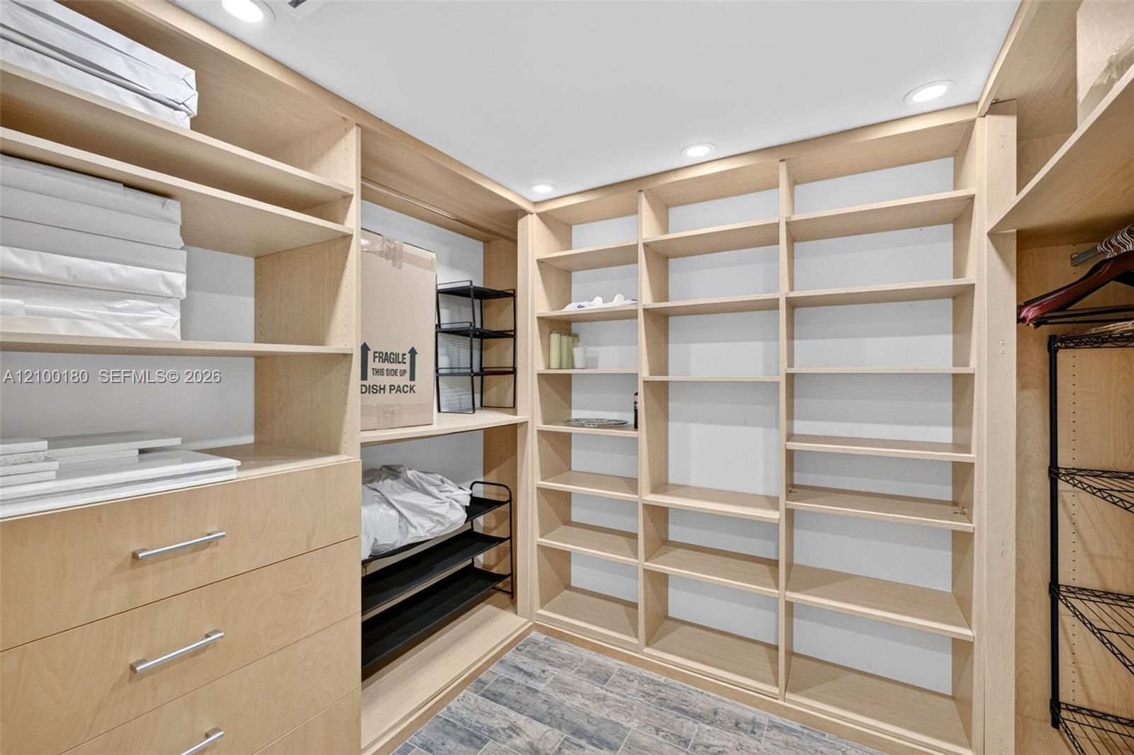 See details 2409-2410 4 / 4 4484 sq. ft. $ 2026-10-03 0 Photo