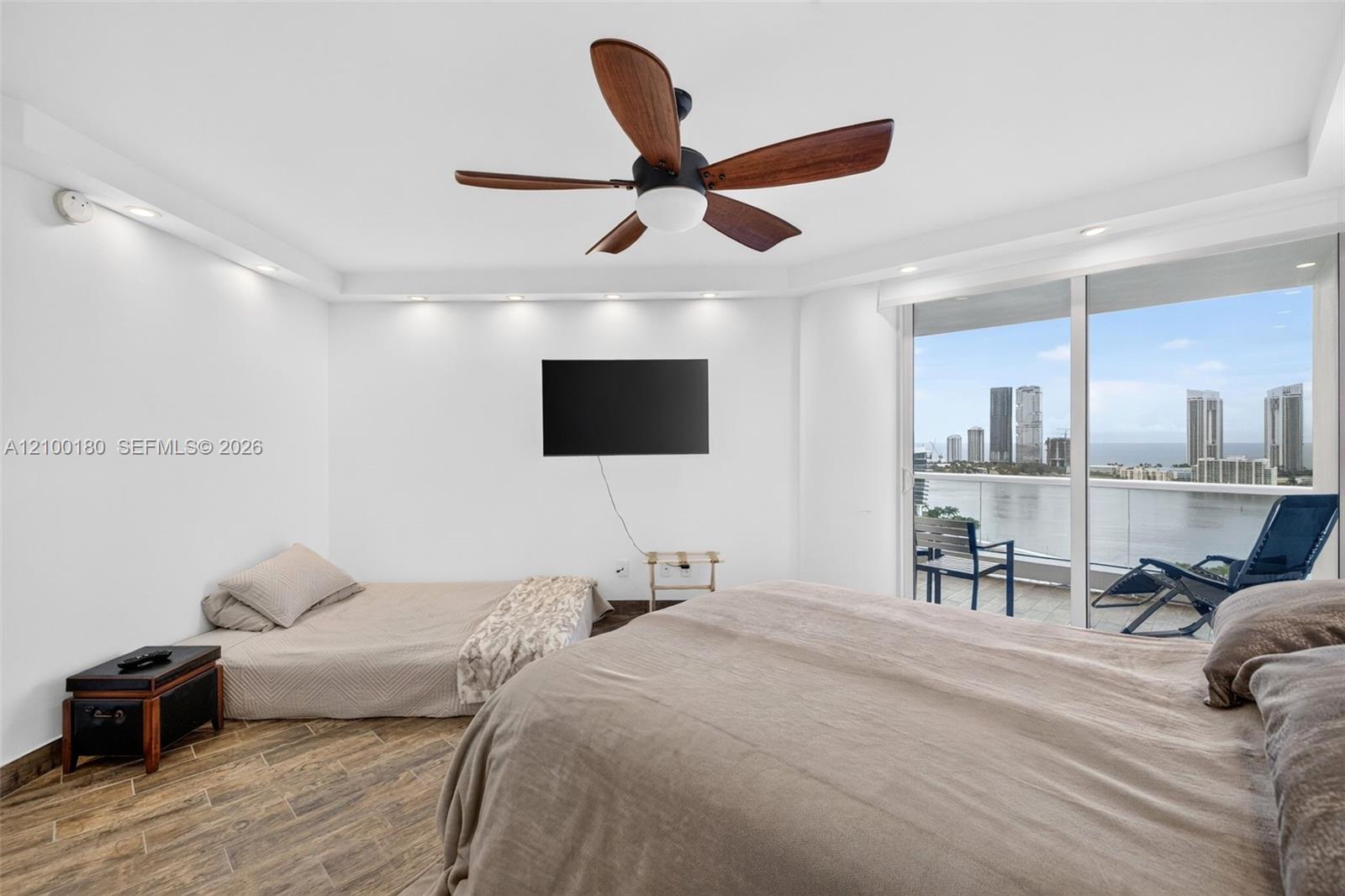 See details 2409-2410 4 / 4 4484 sq. ft. $ 2026-10-03 0 Photo
