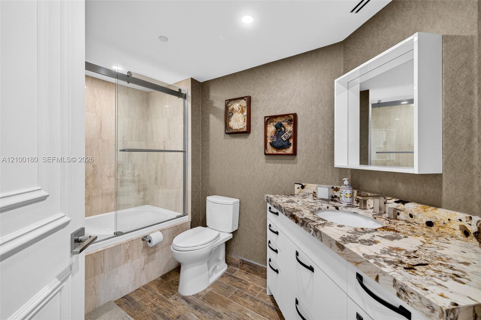 See details 2409-2410 4 / 4 4484 sq. ft. $ 2026-10-03 0 Photo