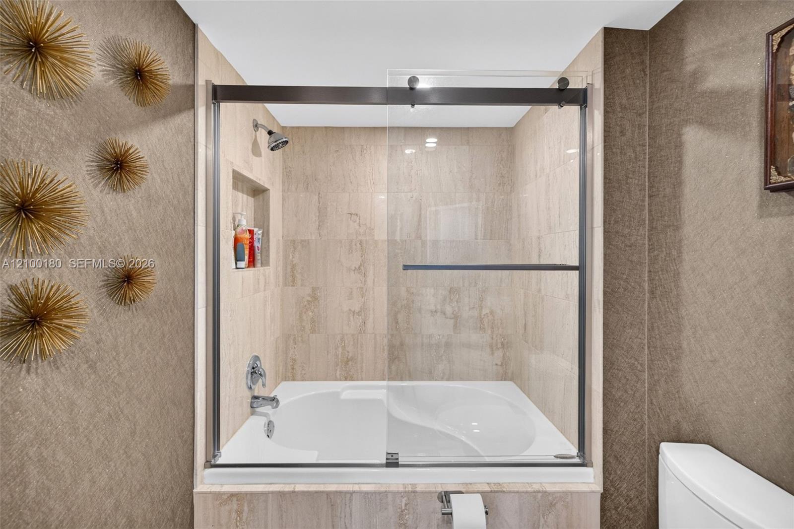 See details 2409-2410 4 / 4 4484 sq. ft. $ 2026-10-03 0 Photo