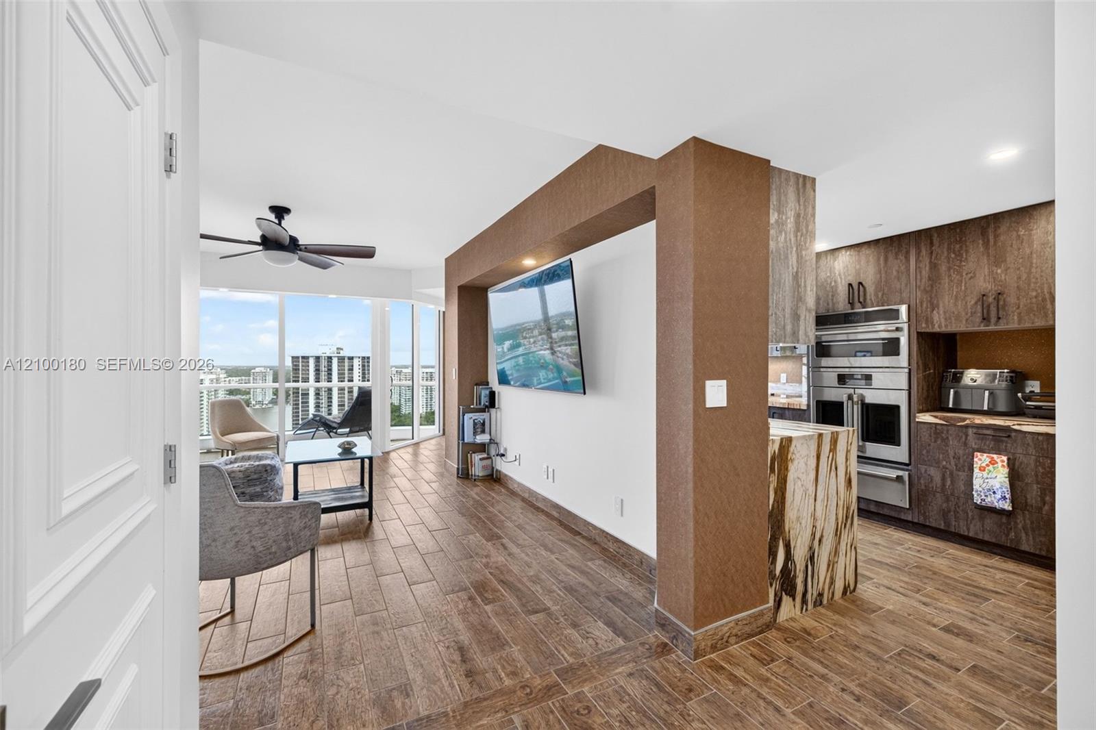 See details 2409-2410 4 / 4 4484 sq. ft. $ 2026-10-03 0 Photo