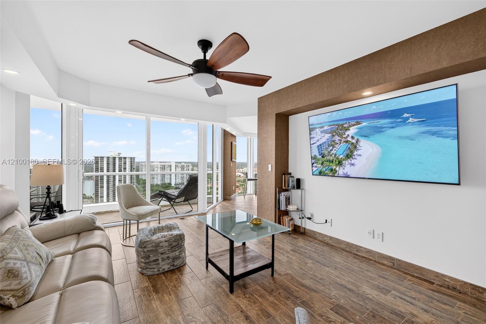 See details 2409-2410 4 / 4 4484 sq. ft. $ 2026-10-03 0 Photo