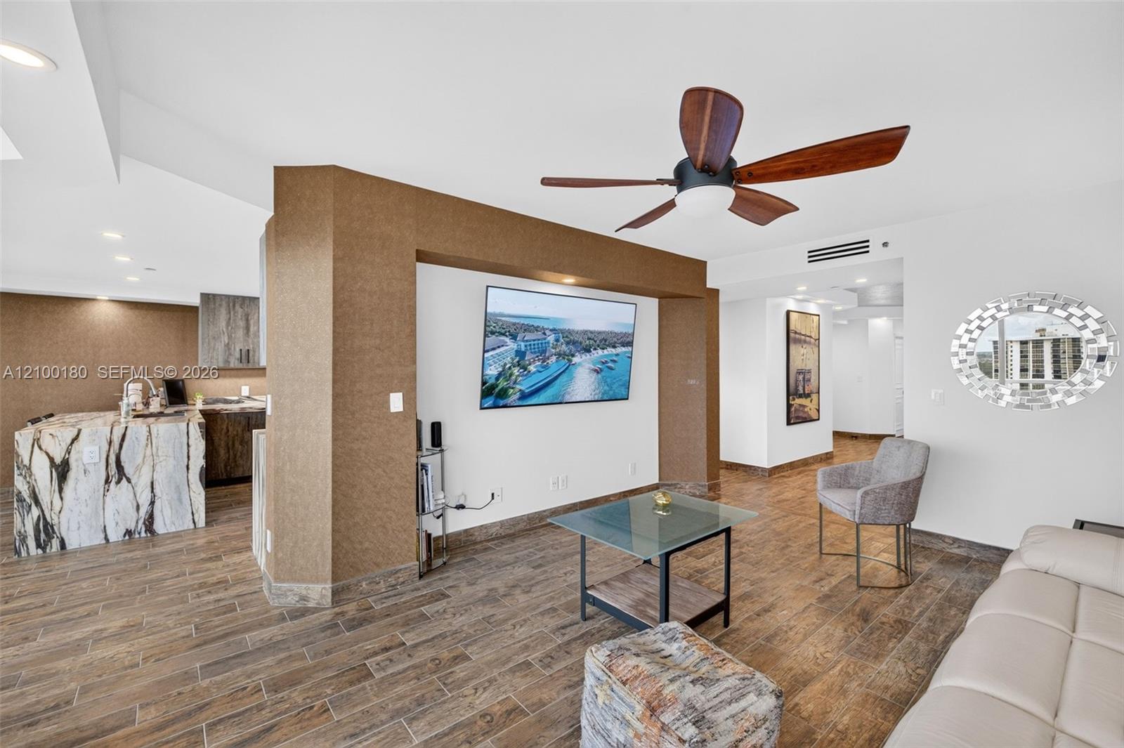 See details 2409-2410 4 / 4 4484 sq. ft. $ 2026-10-03 0 Photo