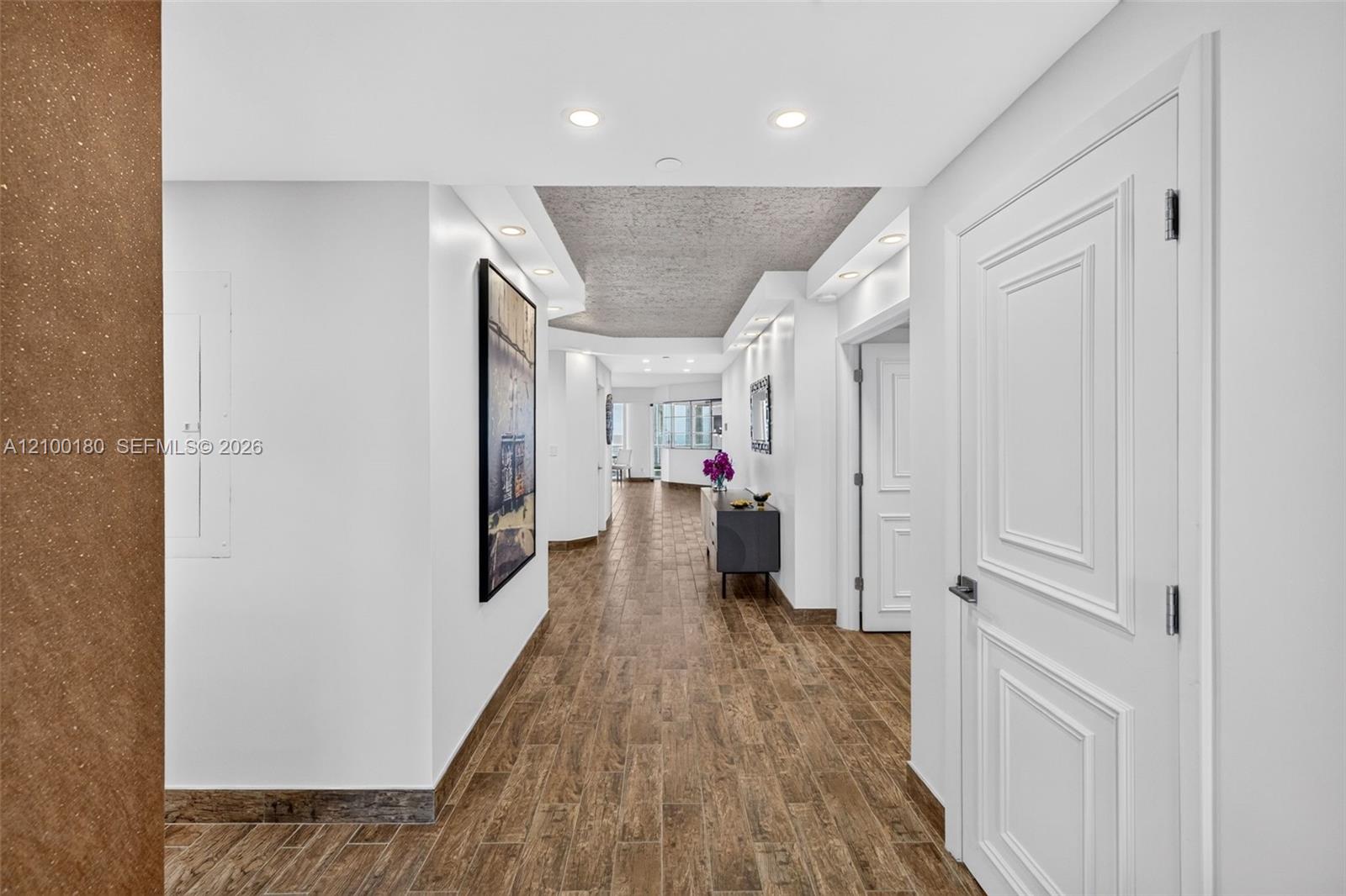 See details 2409-2410 4 / 4 4484 sq. ft. $ 2026-10-03 0 Photo
