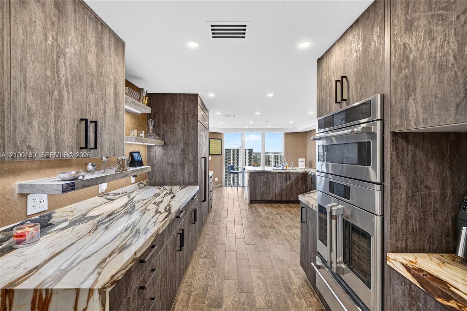 See details 2409-2410 4 / 4 4484 sq. ft. $ 2026-10-03 0 Photo